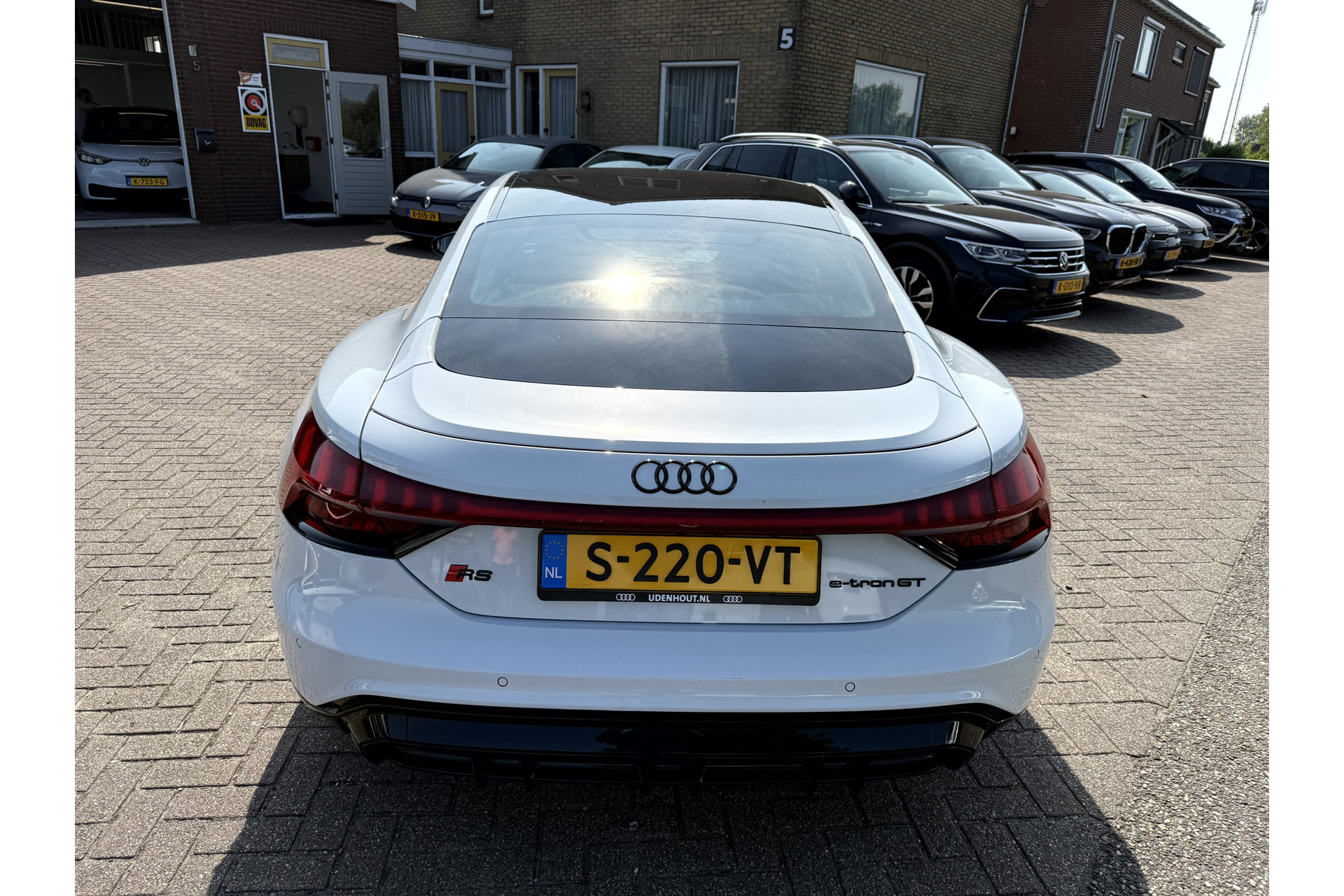 45783395-18.jpg