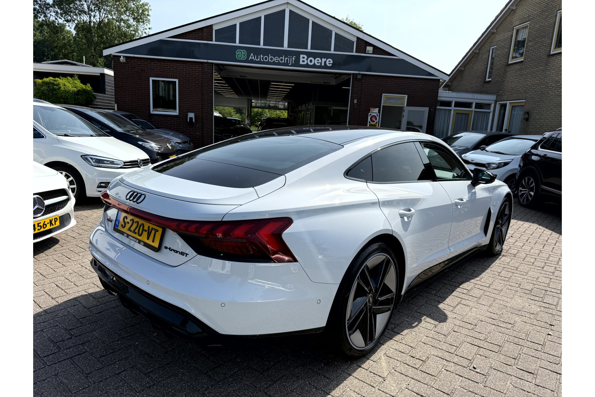 45783395-3.jpg