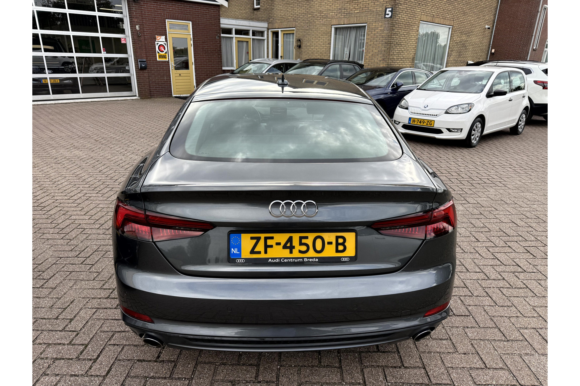47479758-14.jpg